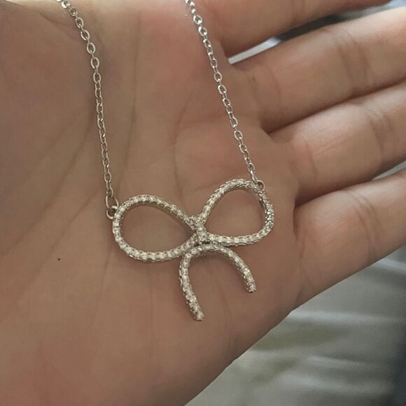 The Brilliant Bow Pendant Necklace in 925 - Picture 3 of 6